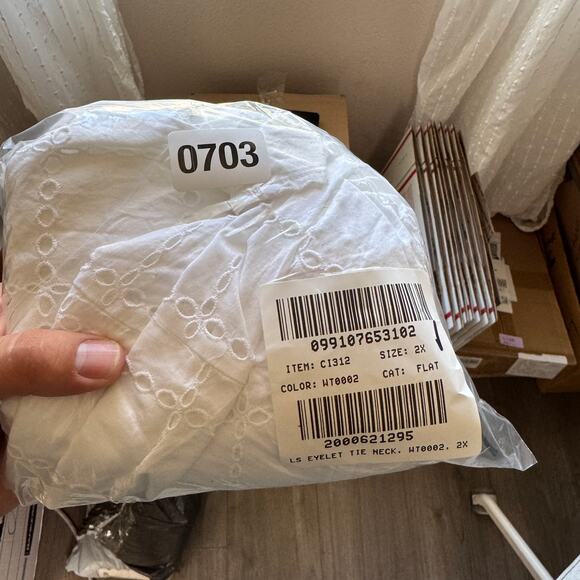 J.Crew Long-Sleeve Eyelet Tie-Neck Top Womens Plus 2X White Cotton Lightweight - Picture 9 of 9